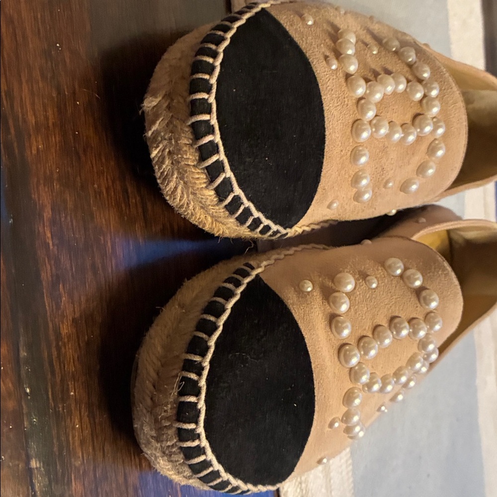 CHANEL Tan and Black Espadrilles with Pearl Detail - Picture 4 of 6